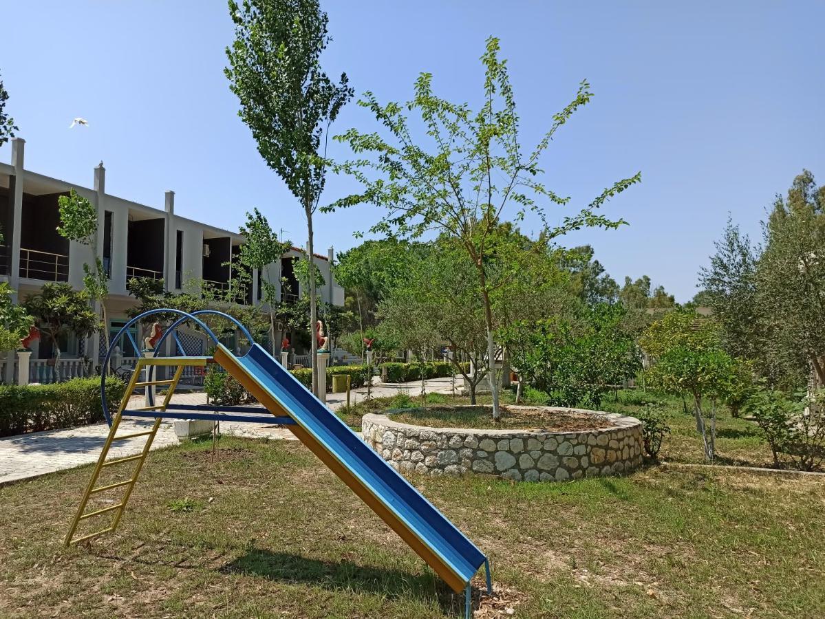 ホテル Kavalona Park Vlorë エクステリア 写真