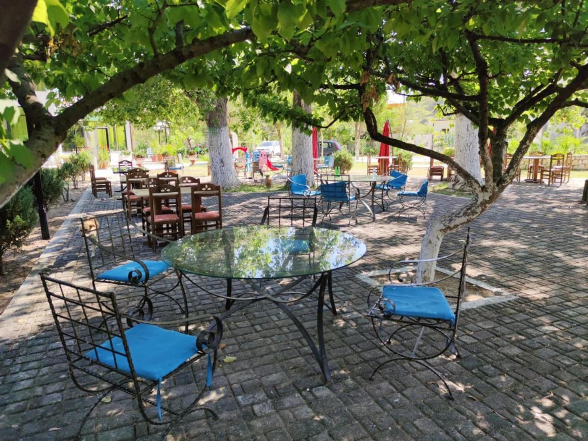 ホテル Kavalona Park Vlorë エクステリア 写真