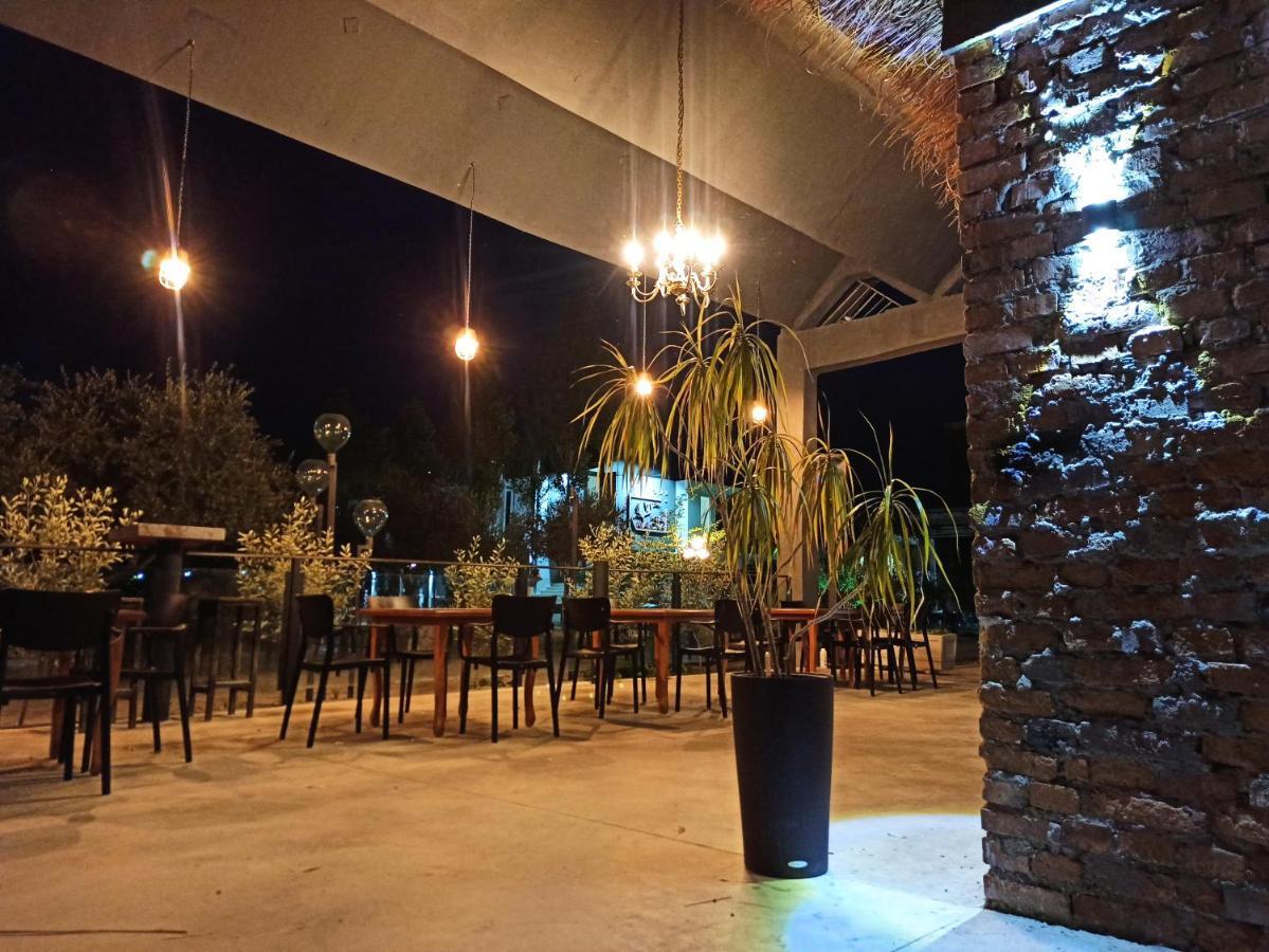 ホテル Kavalona Park Vlorë エクステリア 写真
