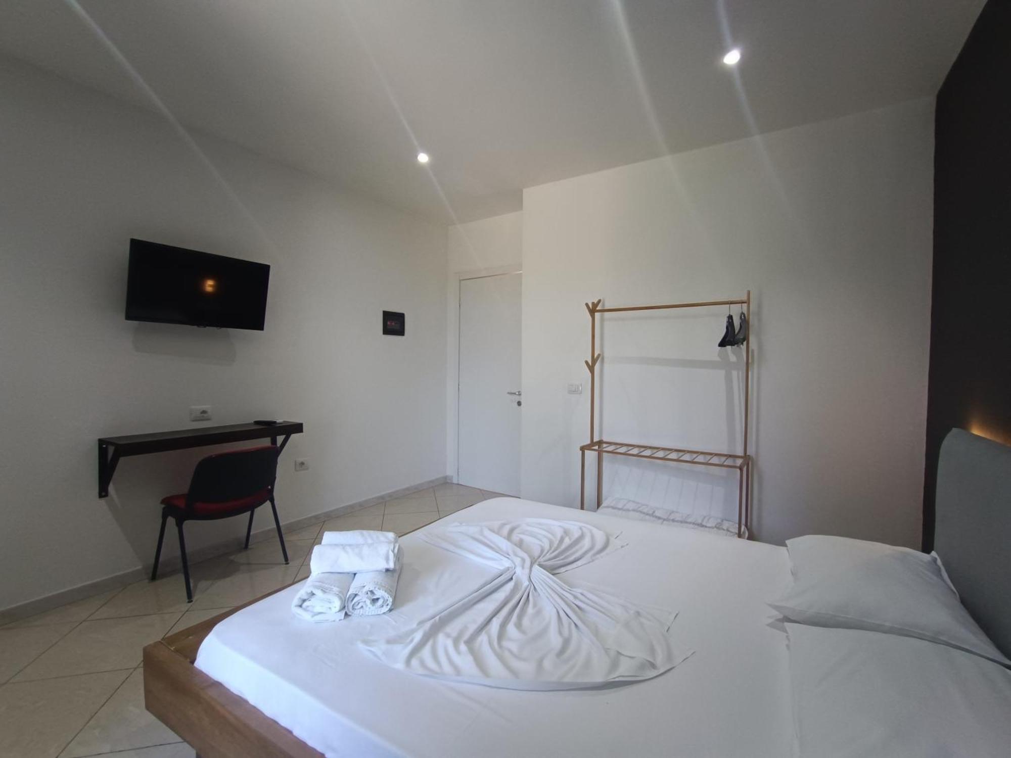 ホテル Kavalona Park Vlorë 部屋 写真