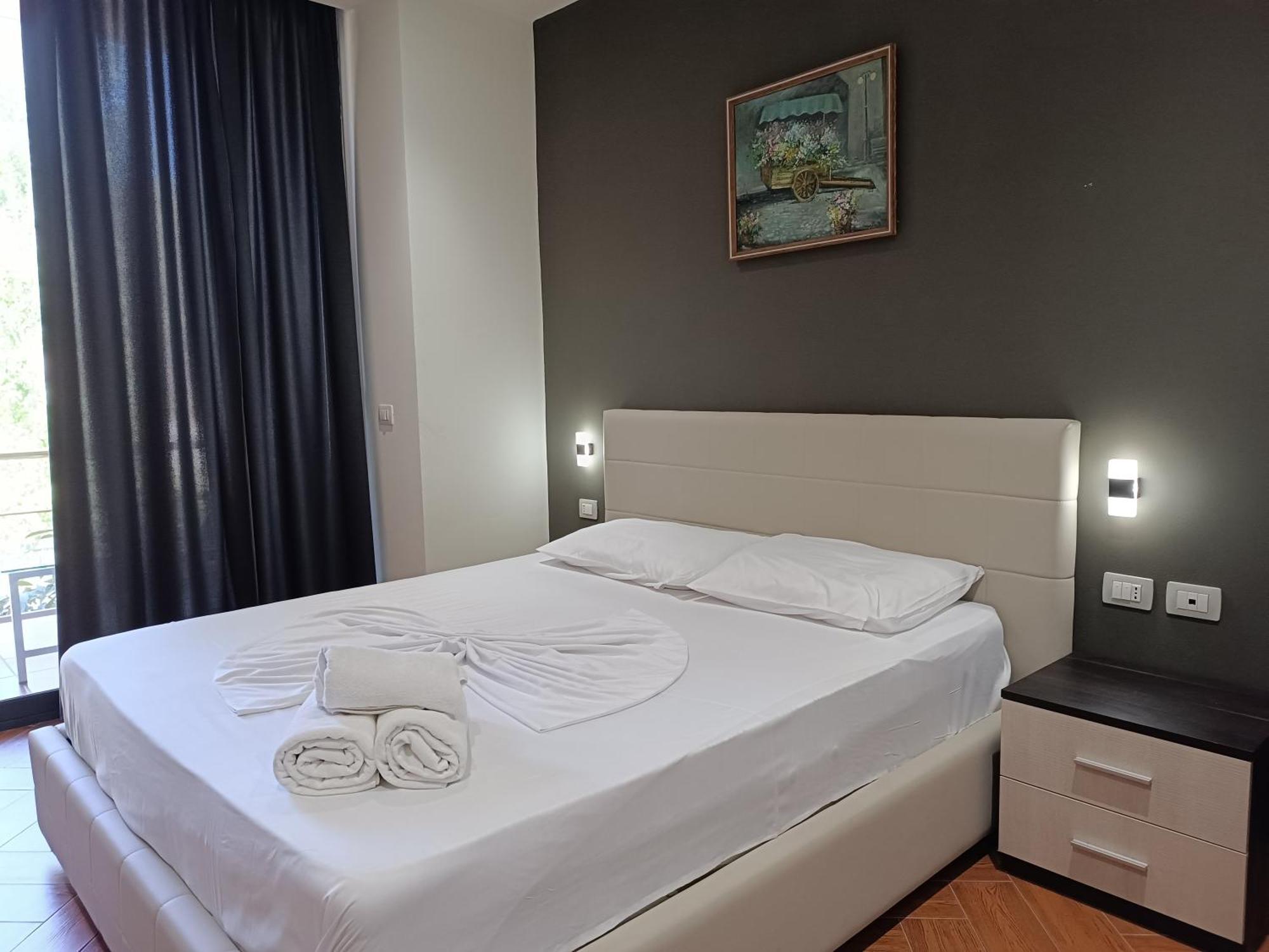 ホテル Kavalona Park Vlorë 部屋 写真